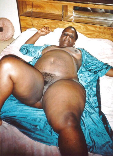 Big Mzansi SA sugar mama women black fat pussy leaked by small boy check out this
