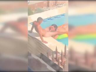 Coloured Couple Dick Sucking In A Pool