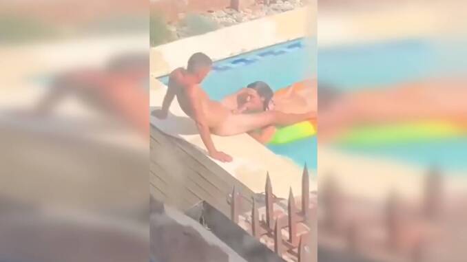Coloured Couple Dick Sucking In A Pool